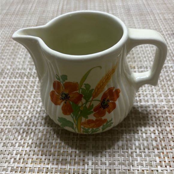 HALL'S SUPERIOR KITCHENWARE vintage 1930s RED POPPY WHEAT Pitcher - Picture 1 of 4